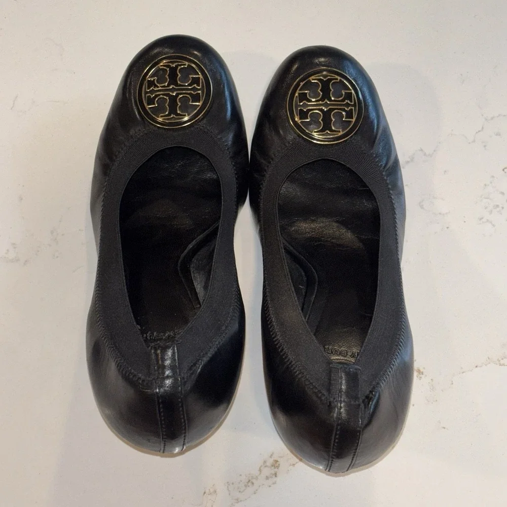Tory Burch Caroline Black Patent Leather Pump Gold Logo 10.5 EUC